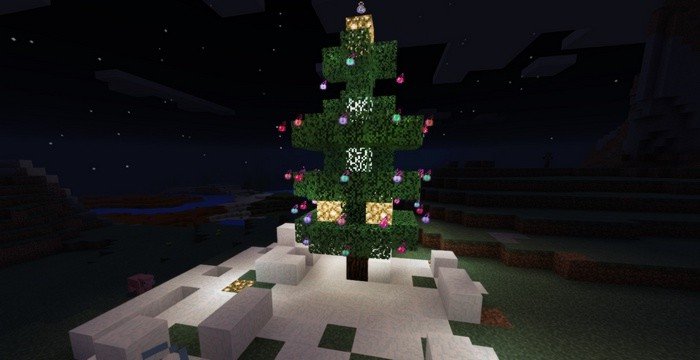 Christmas tree with lights, built in Minecraft PE